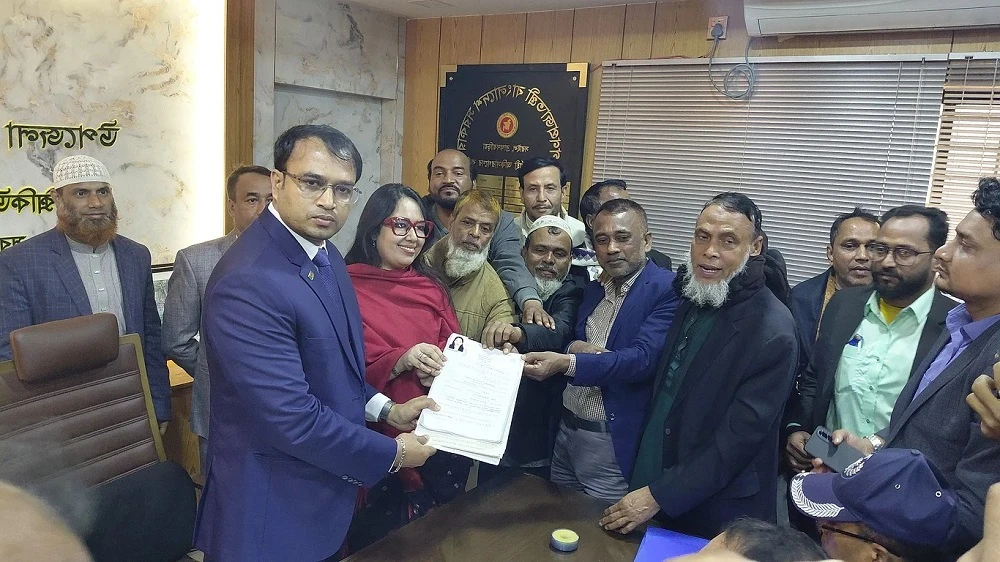 রুমিন ফারহানা মনোনয়নপত্র জমা দিয়ে জানালেন, ‘এ ভোট অন্যায়ের বিরুদ্ধে’